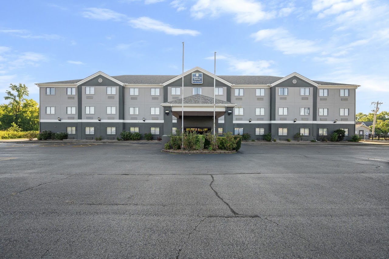 HiWay Inn Express Hotel & Suites photo 1