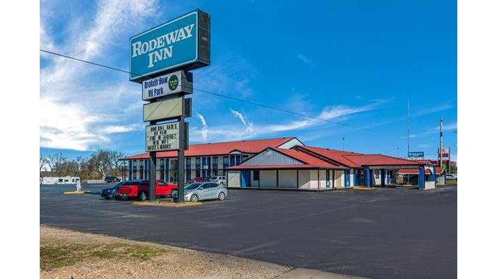 Rodeway Inn Broken Bow-Hochatown photo 1
