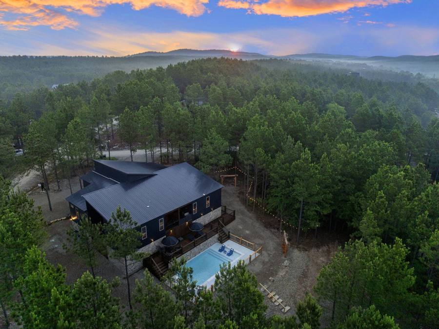 The Iron Spike Lodge photo 1