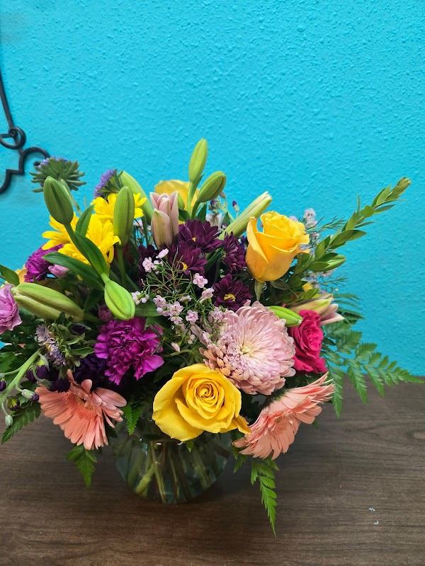 Neills Touch of Class Flowers and Gift photo 2