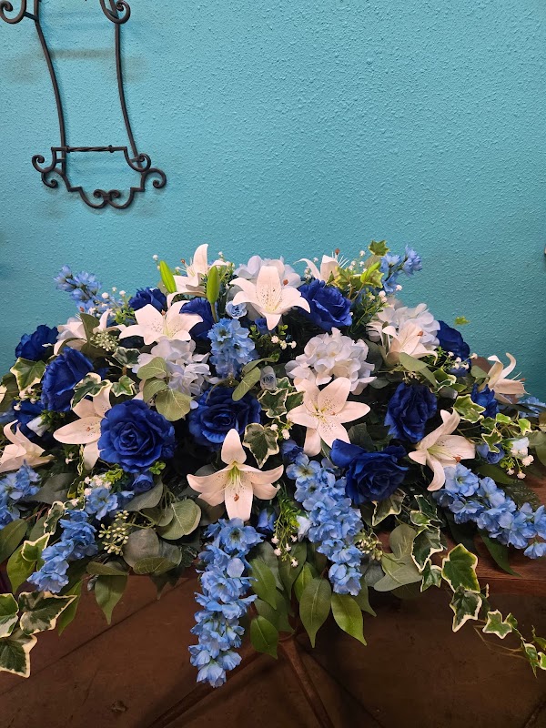 Neills Touch of Class Flowers and Gift photo 3