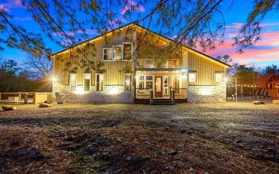 Pent Haus on the Creek